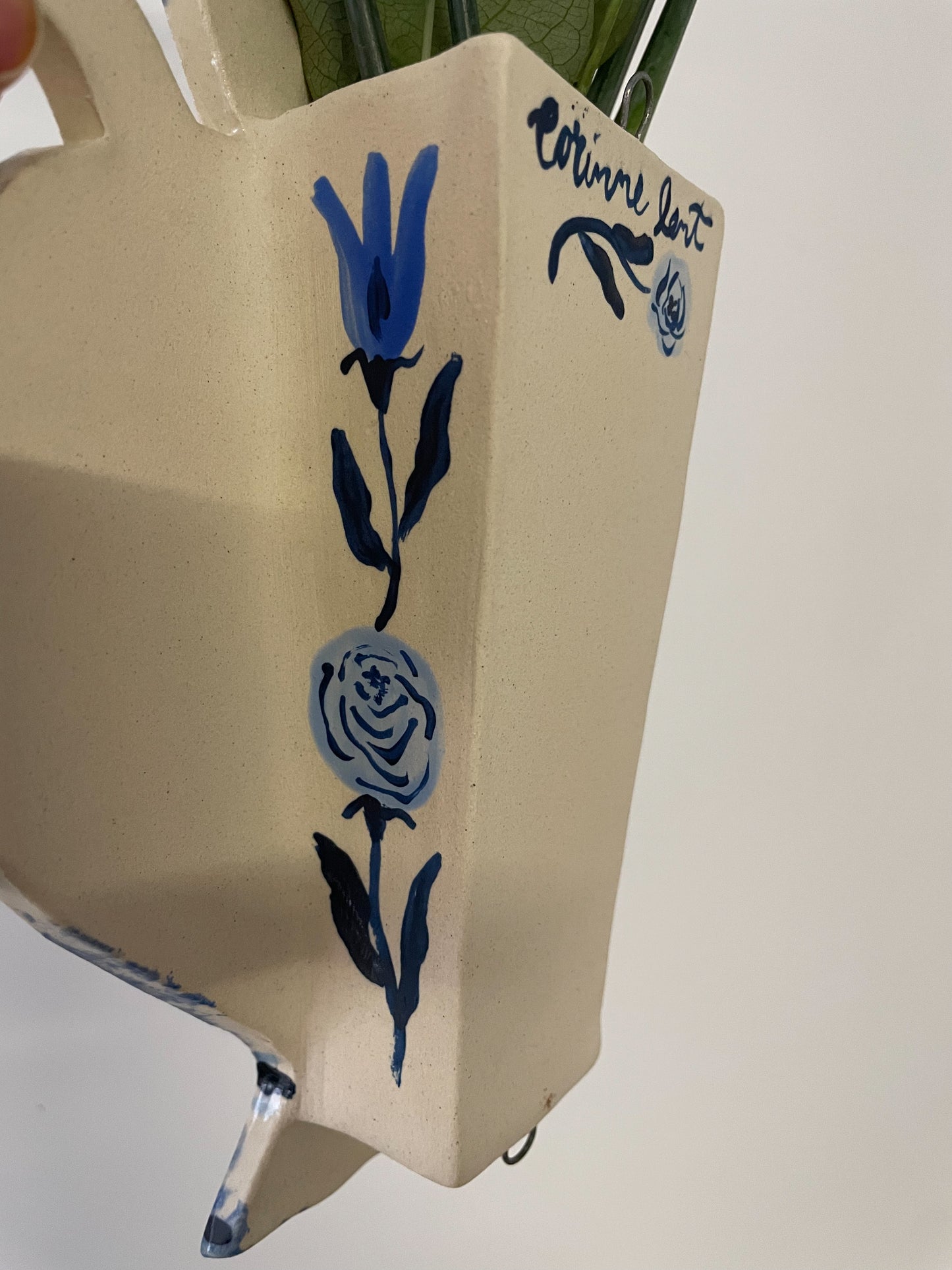 Delft blue wall vase