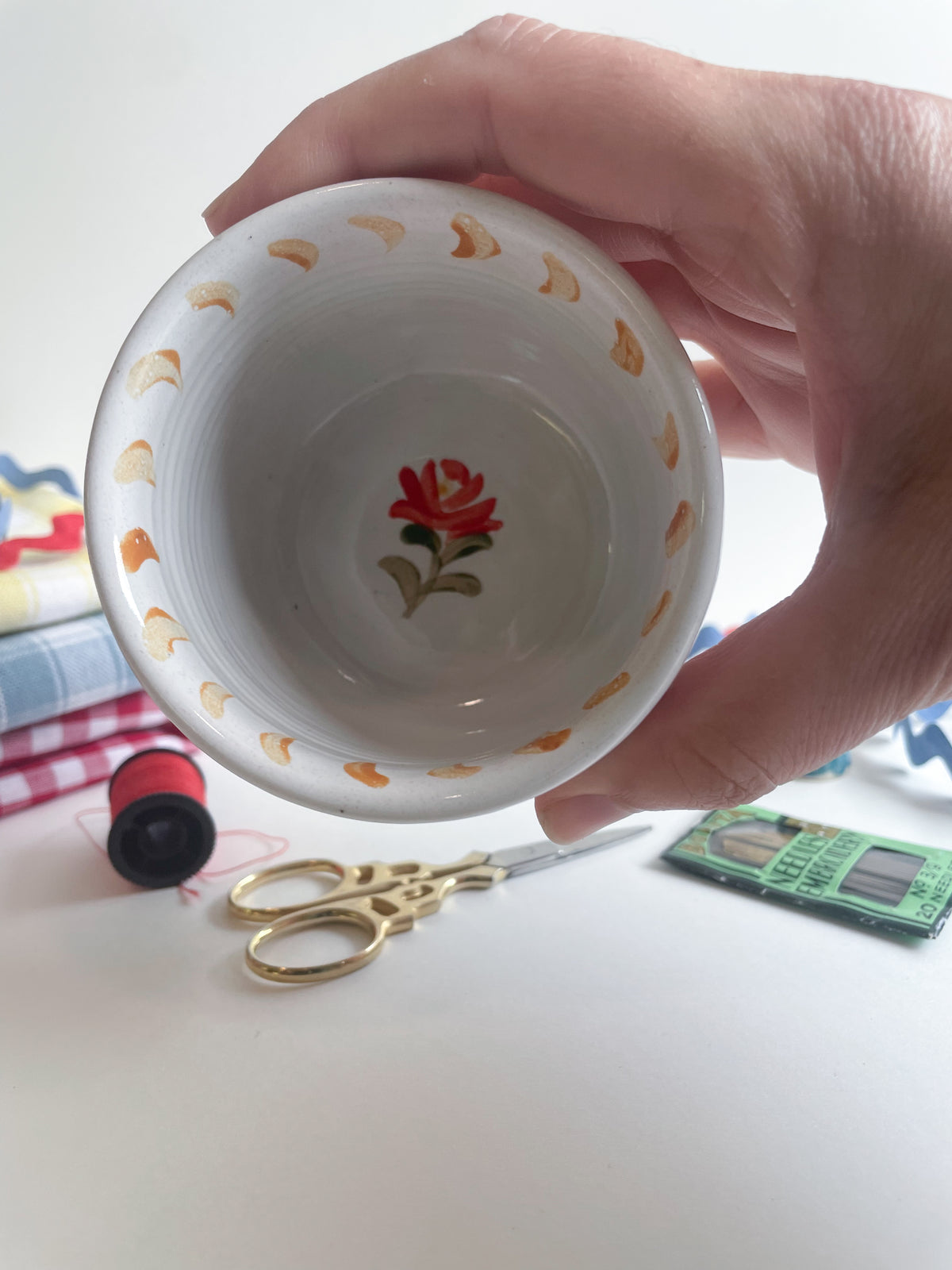 Pincushion cup~majolica