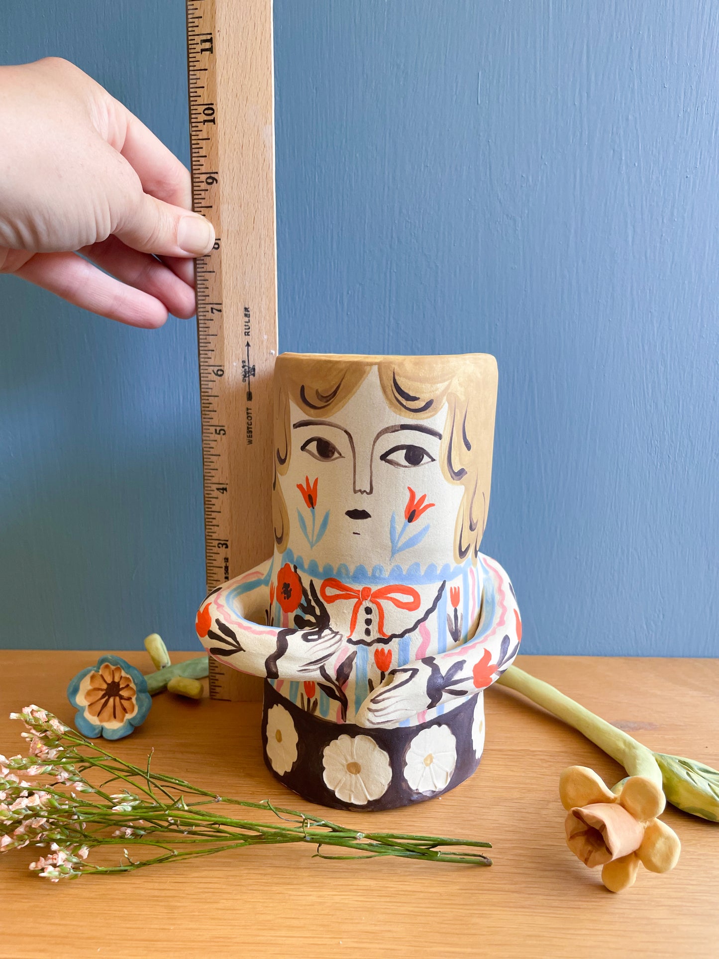Folk people vase-no hat- medium