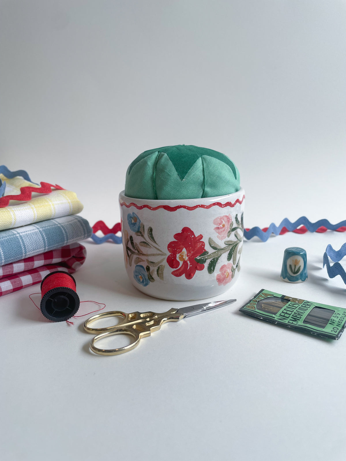 Pincushion cup~majolica