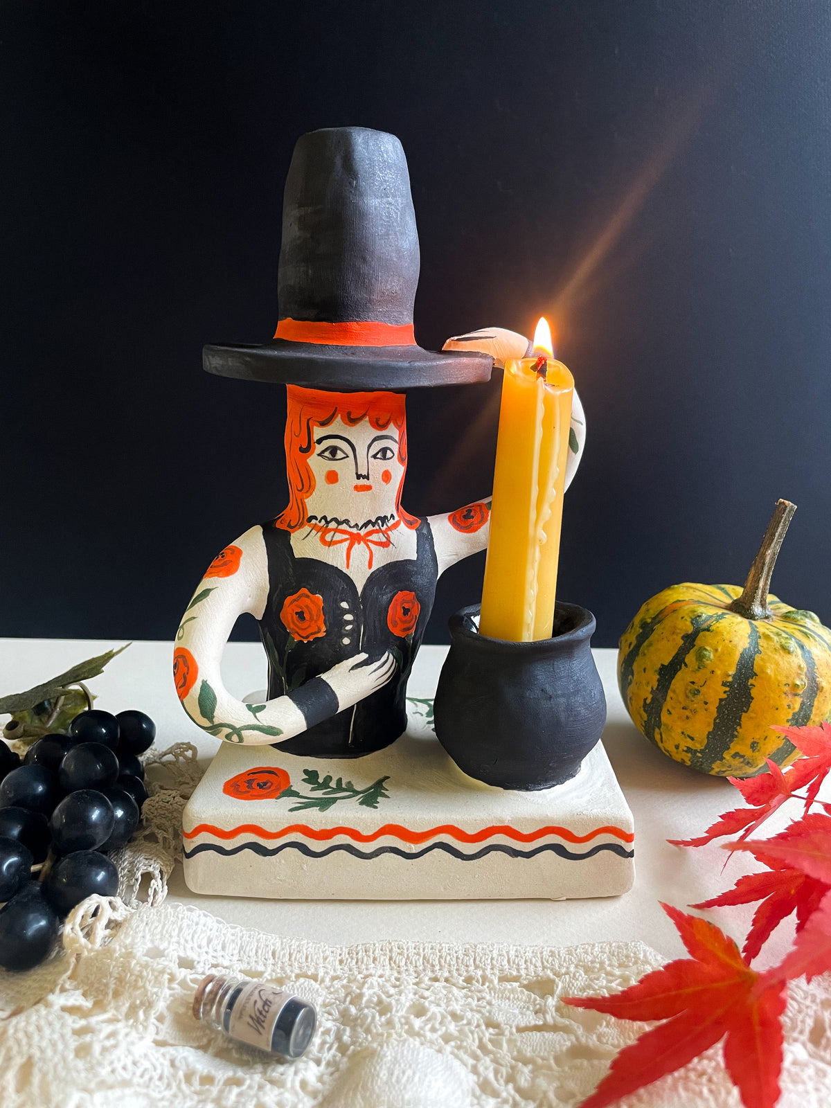 Witch vase pedestal