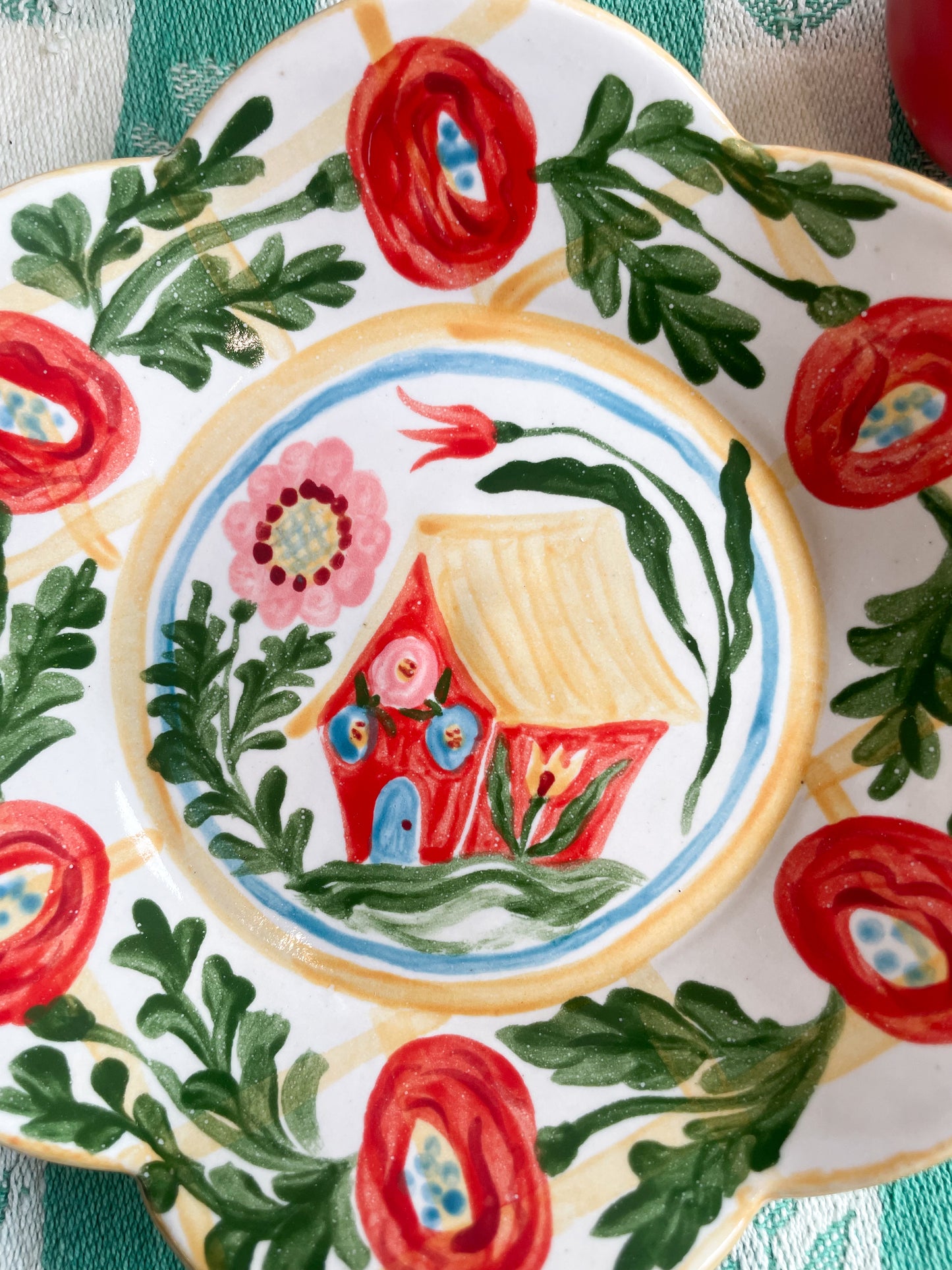Scalloped small folk plate