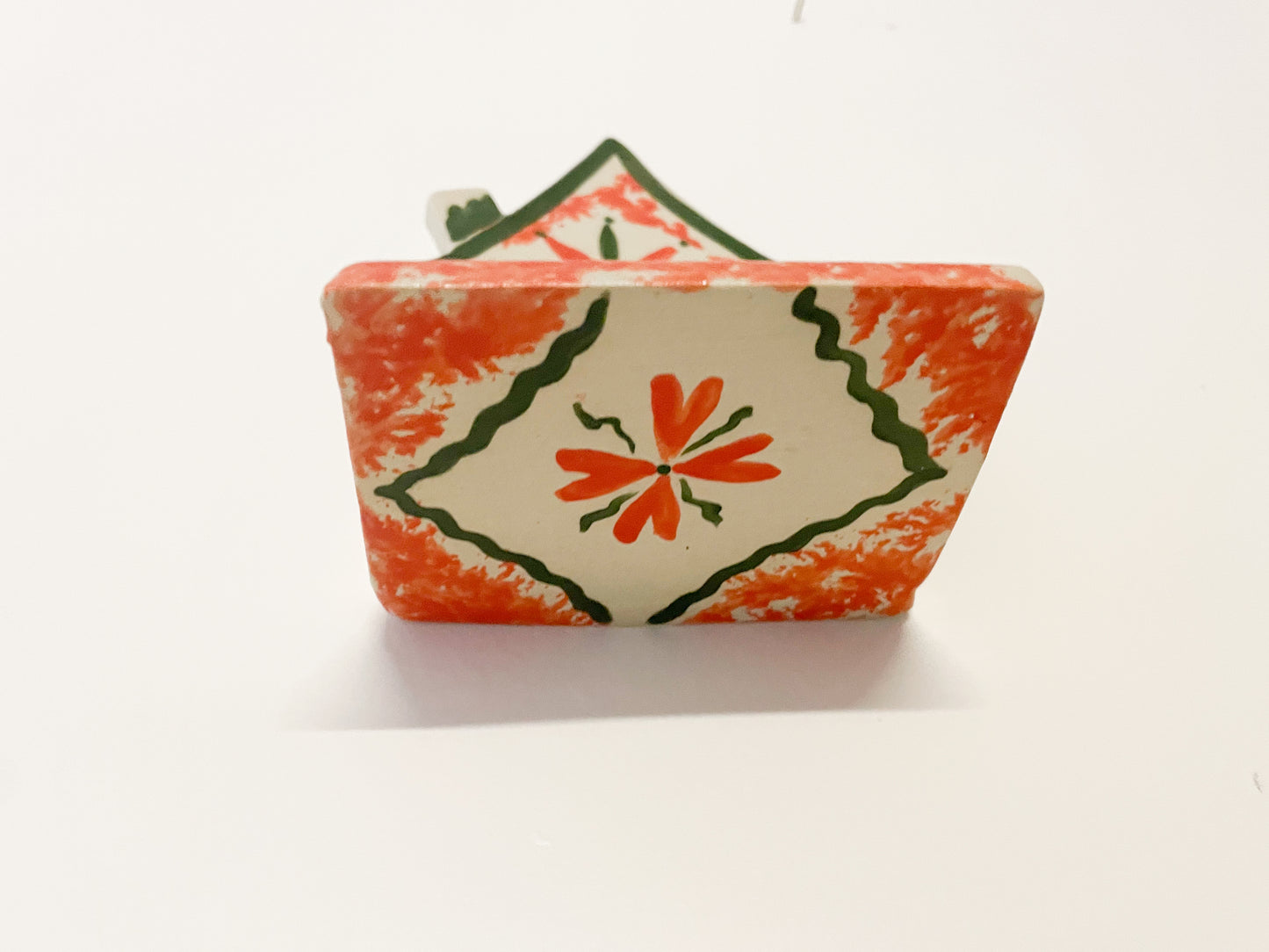 Folk cottage shelf~red