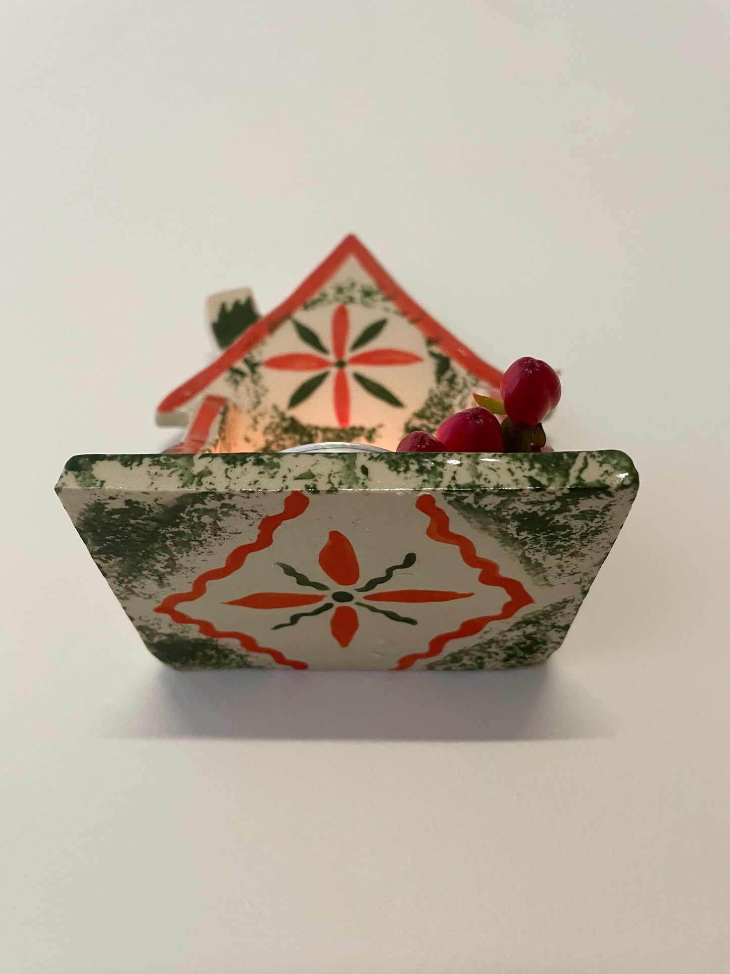 Folk cottage shelf~green