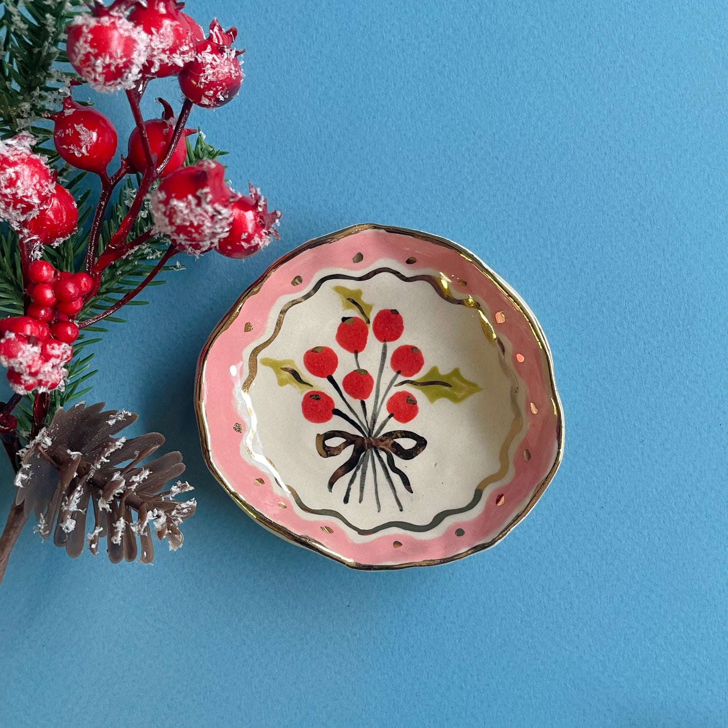 Folk trinket dish w/22kgold