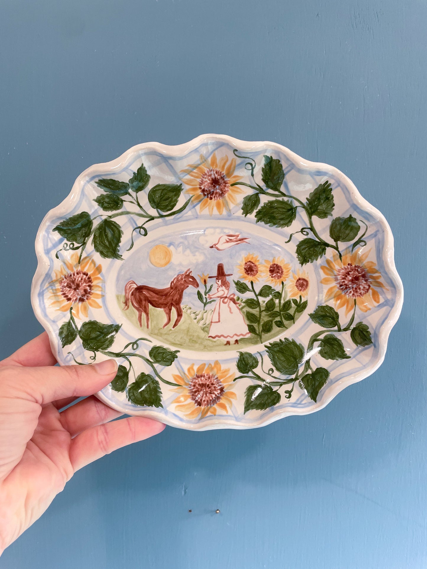 Fluted folk scene platter