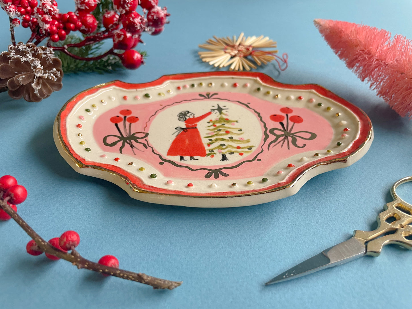Folk trinket dish w/22k gold