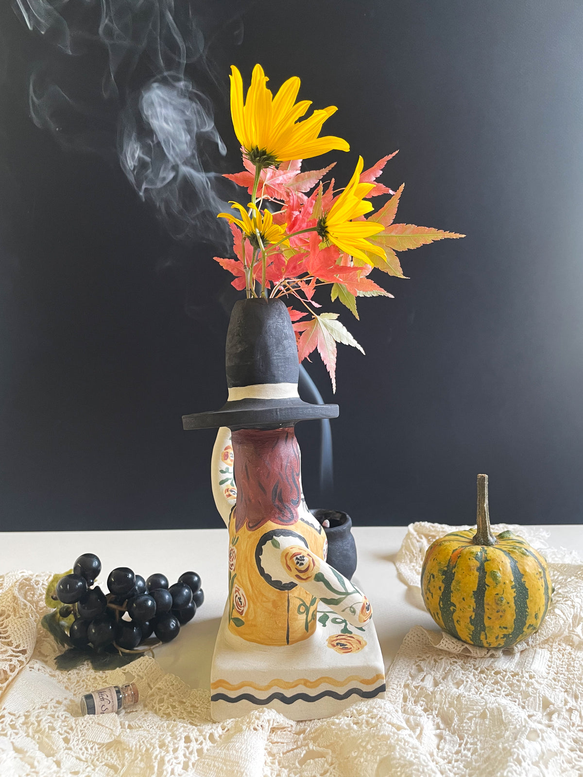 Witch vase pedestal