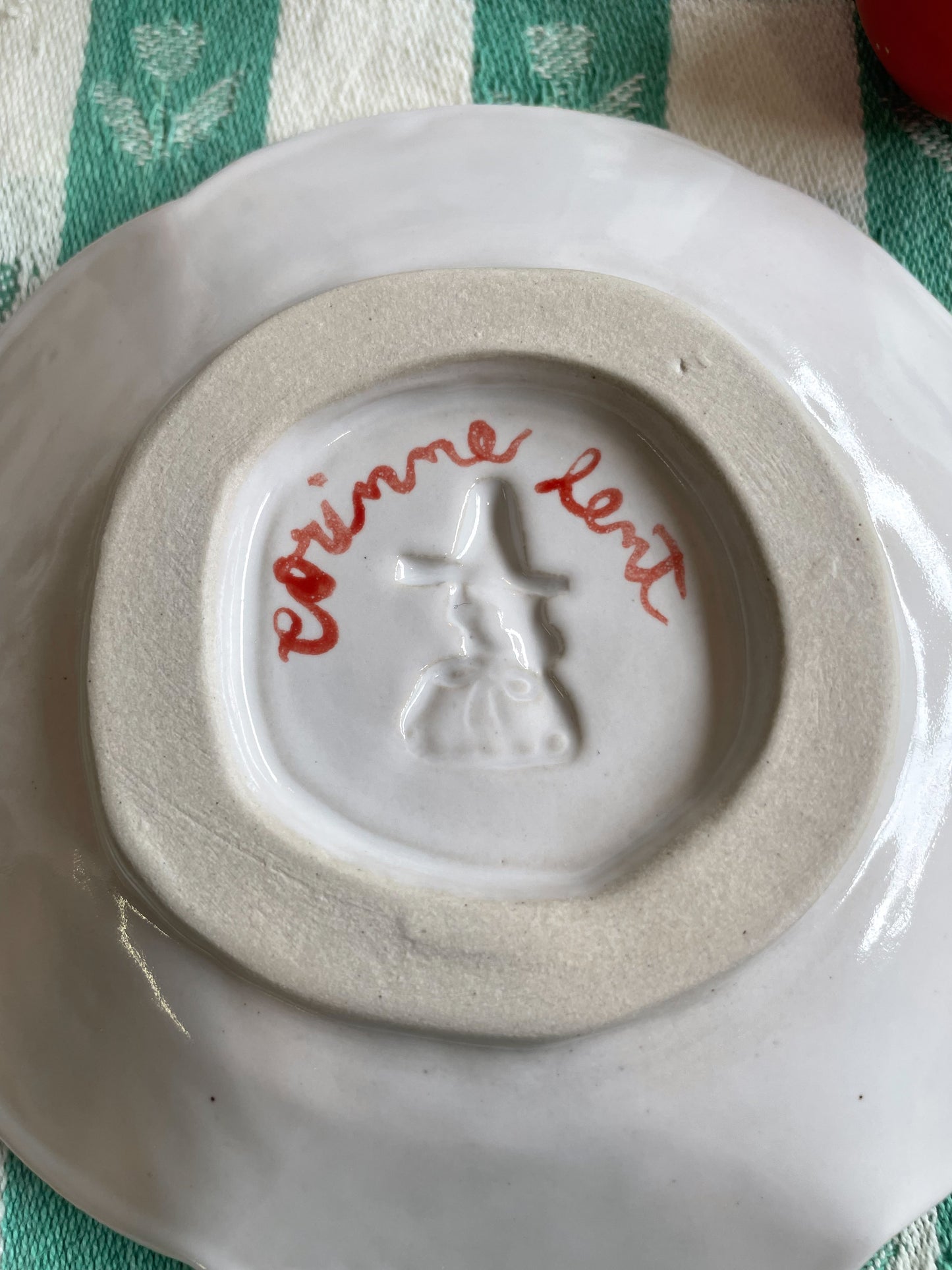 Scalloped small folk plate