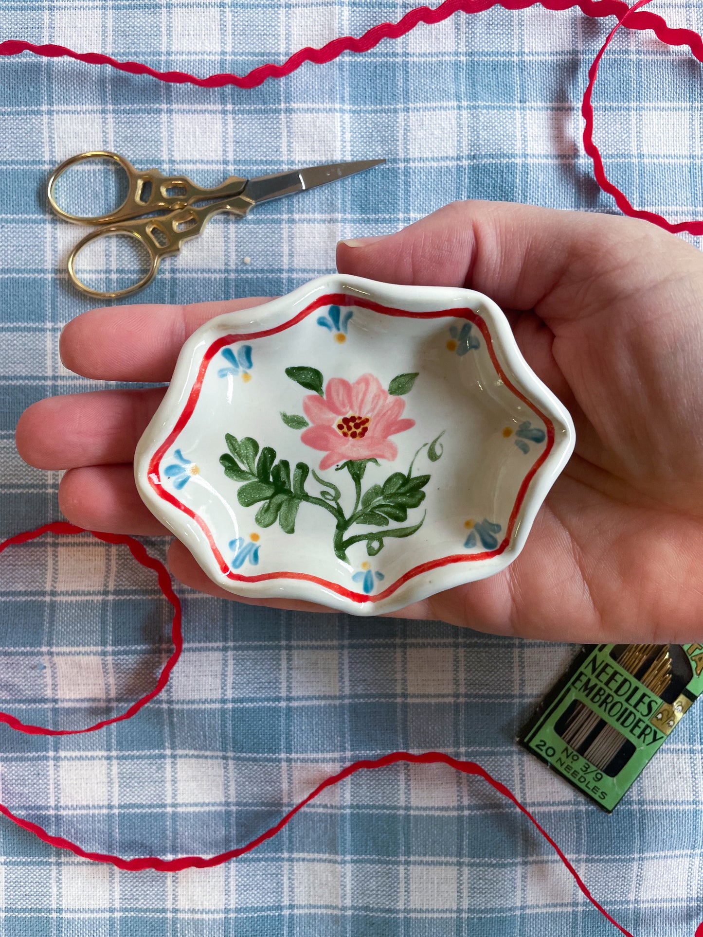 Tiny trinket dish-