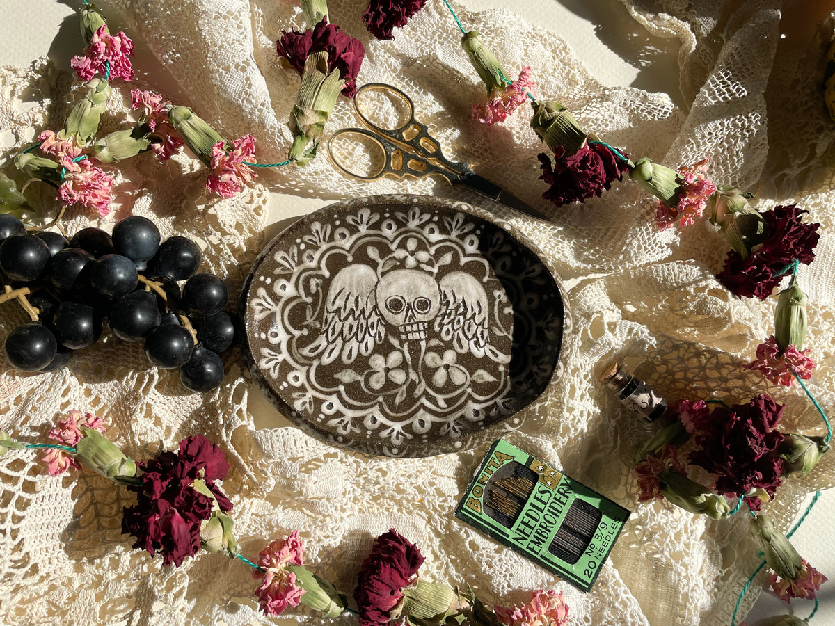 Memento mori dish