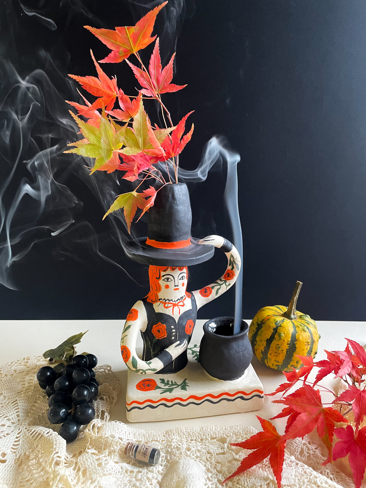 Witch vase pedestal