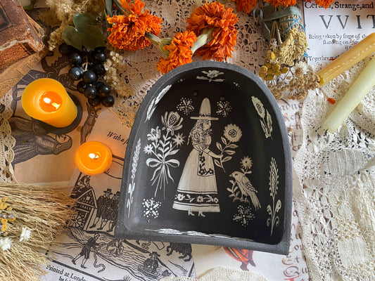 Folk witch shrine~ black clay