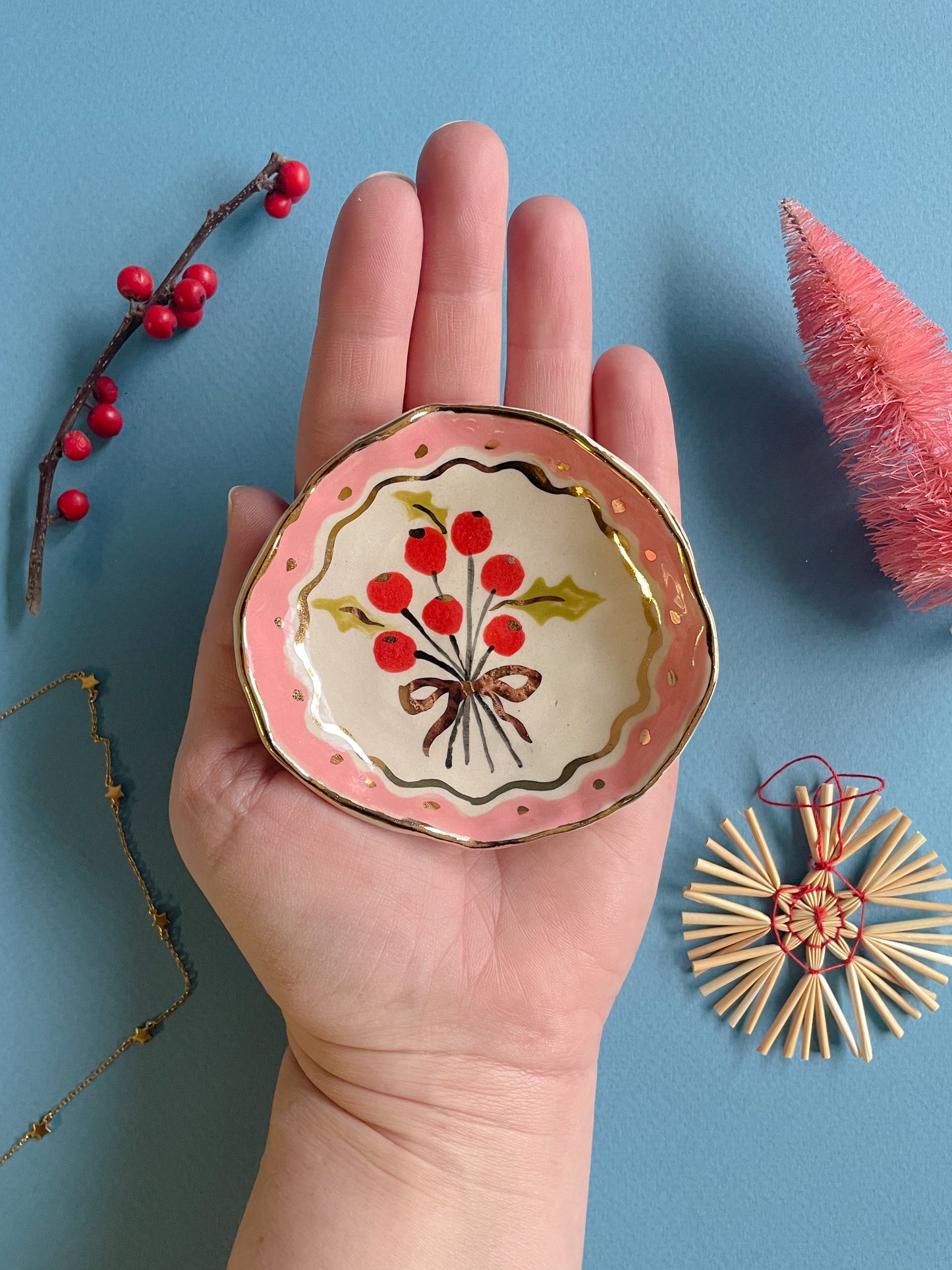Folk trinket dish w/22kgold