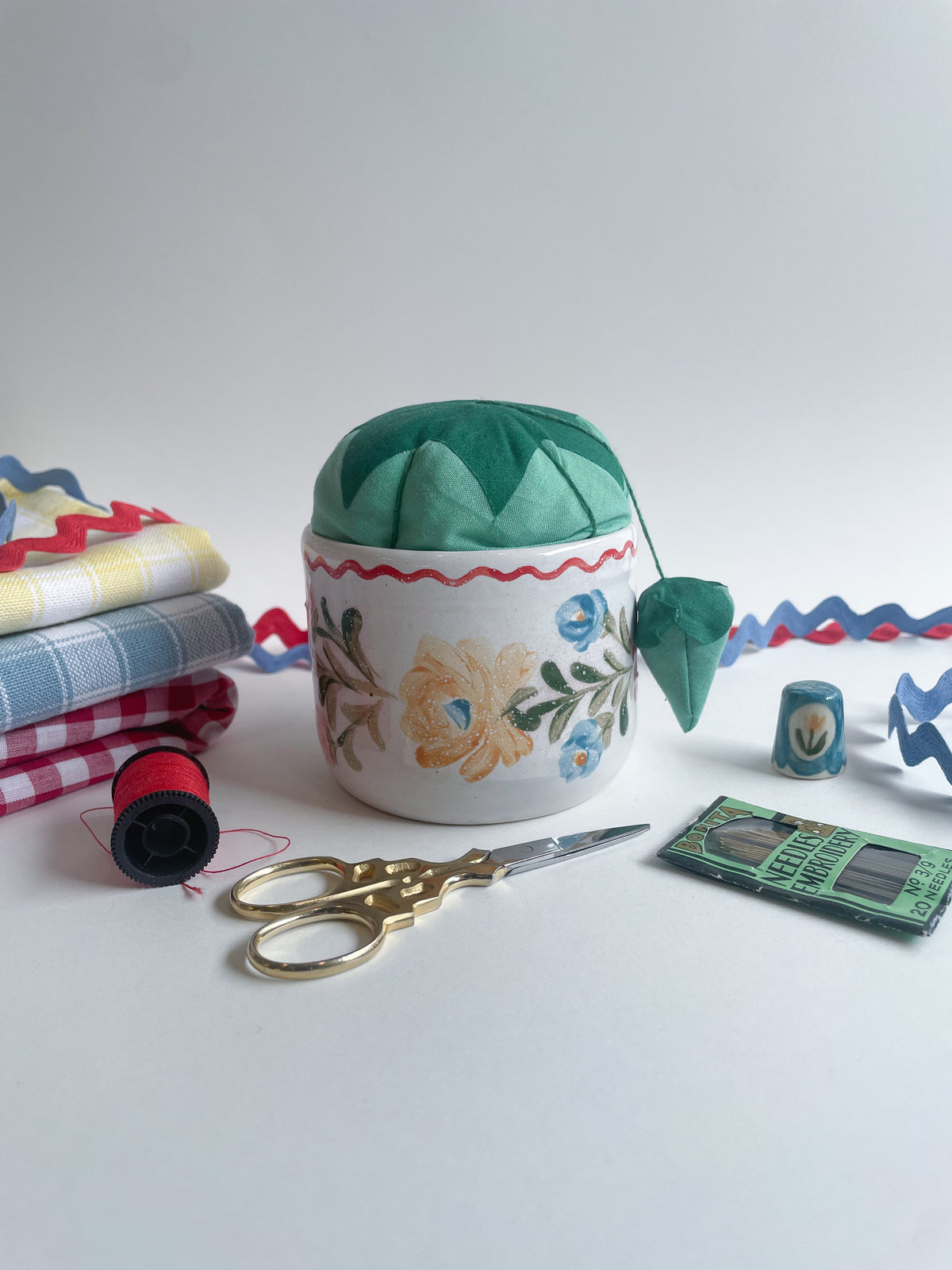 Pincushion cup~majolica