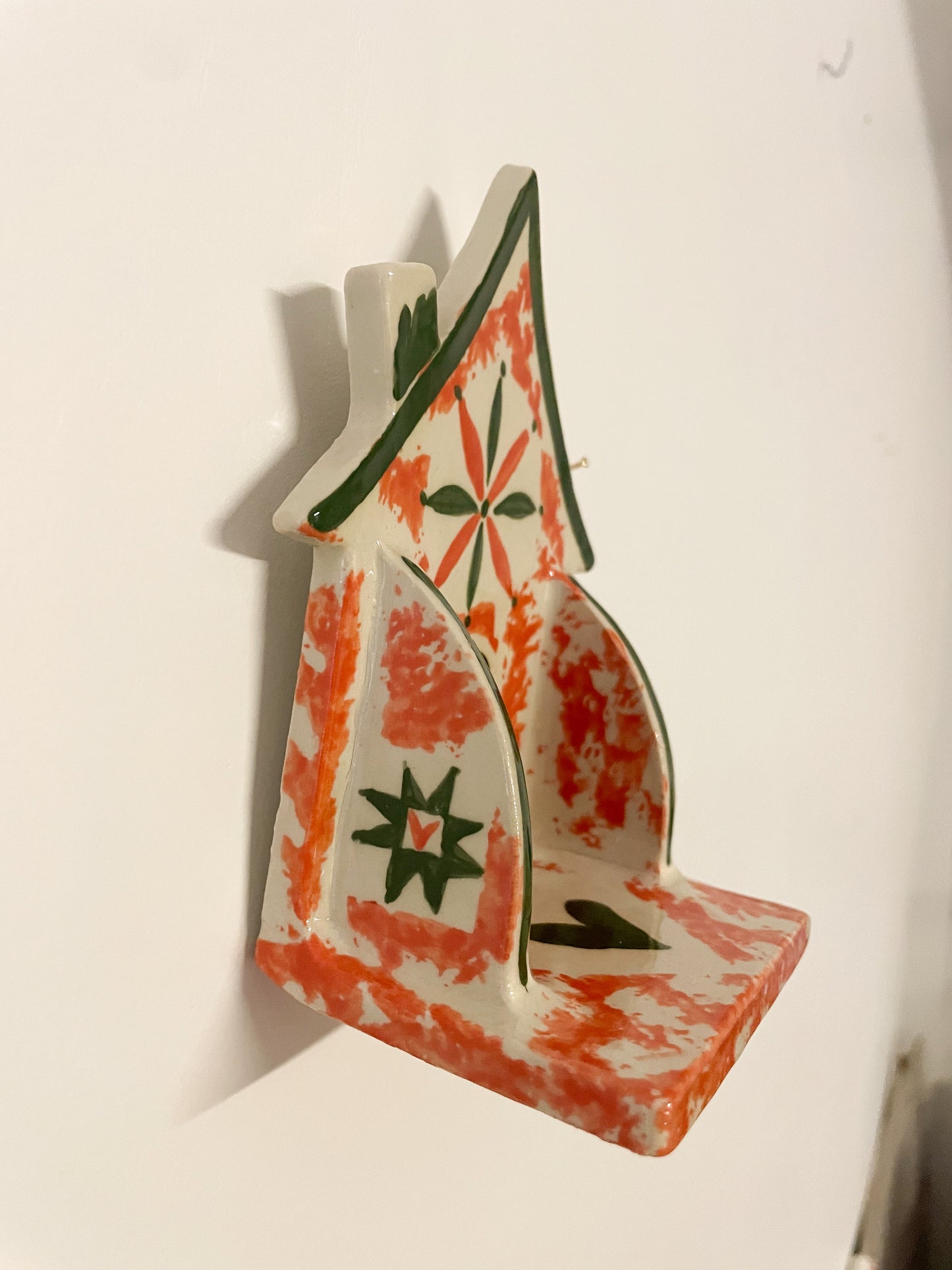 Folk cottage shelf~red