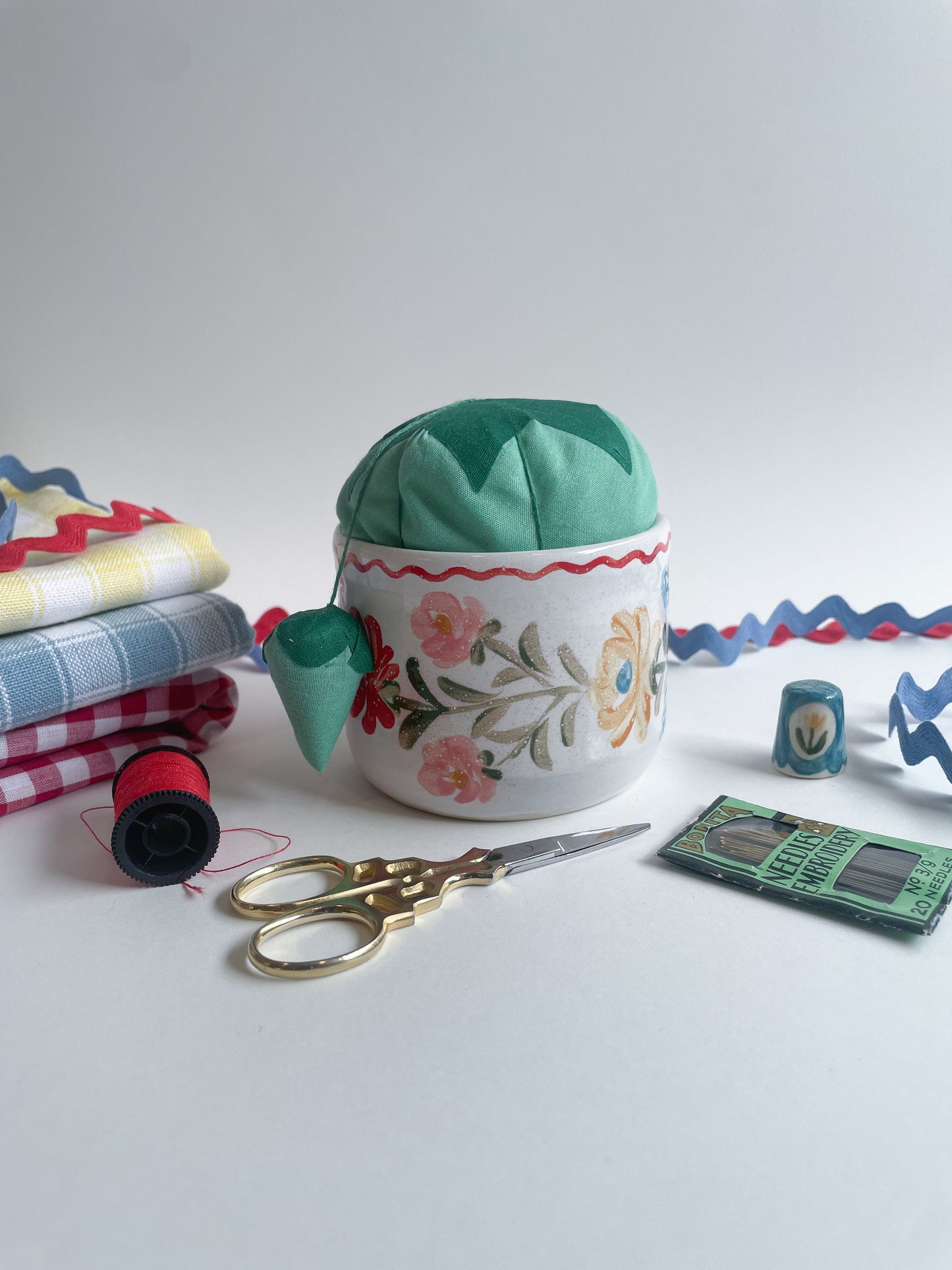 Pincushion cup~majolica