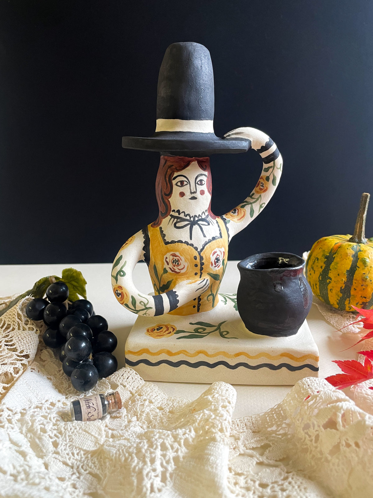 Witch vase pedestal
