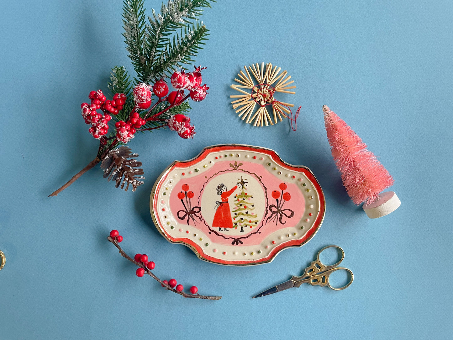 Folk trinket dish w/22k gold