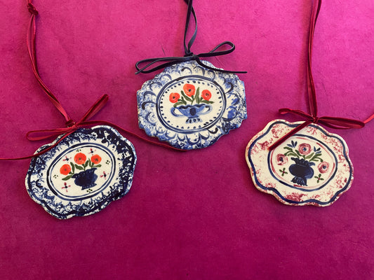 Folk platter ornament