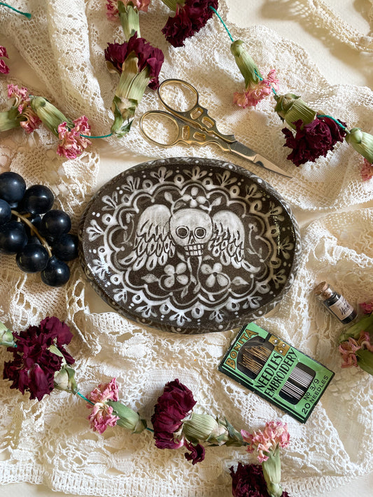 Memento mori dish