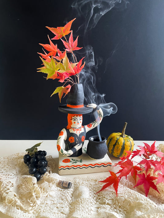 Witch vase pedestal