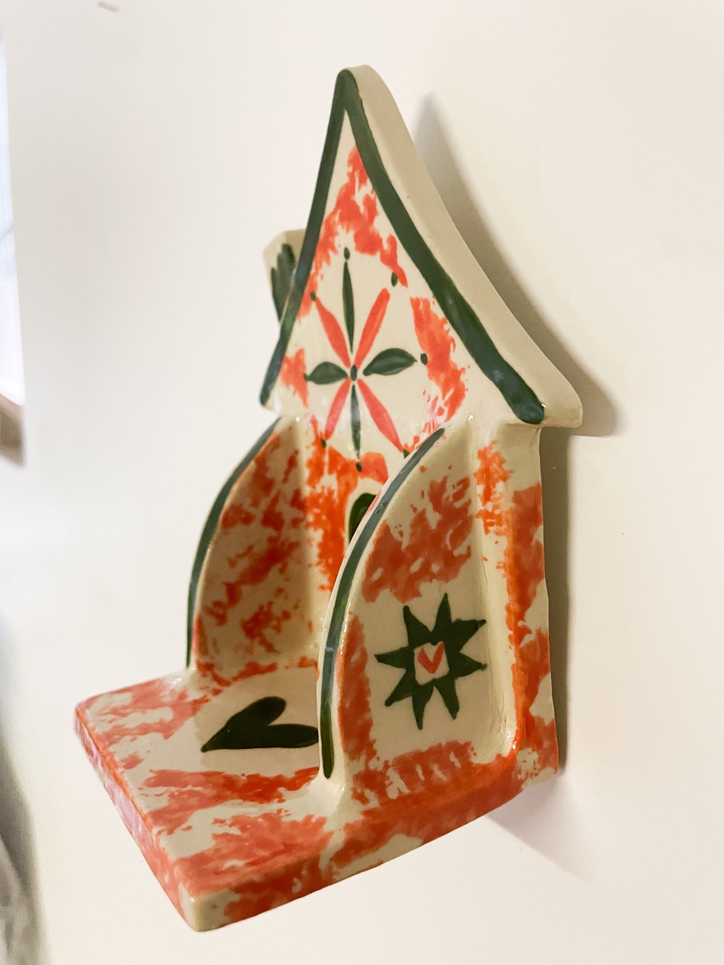 Folk cottage shelf~red