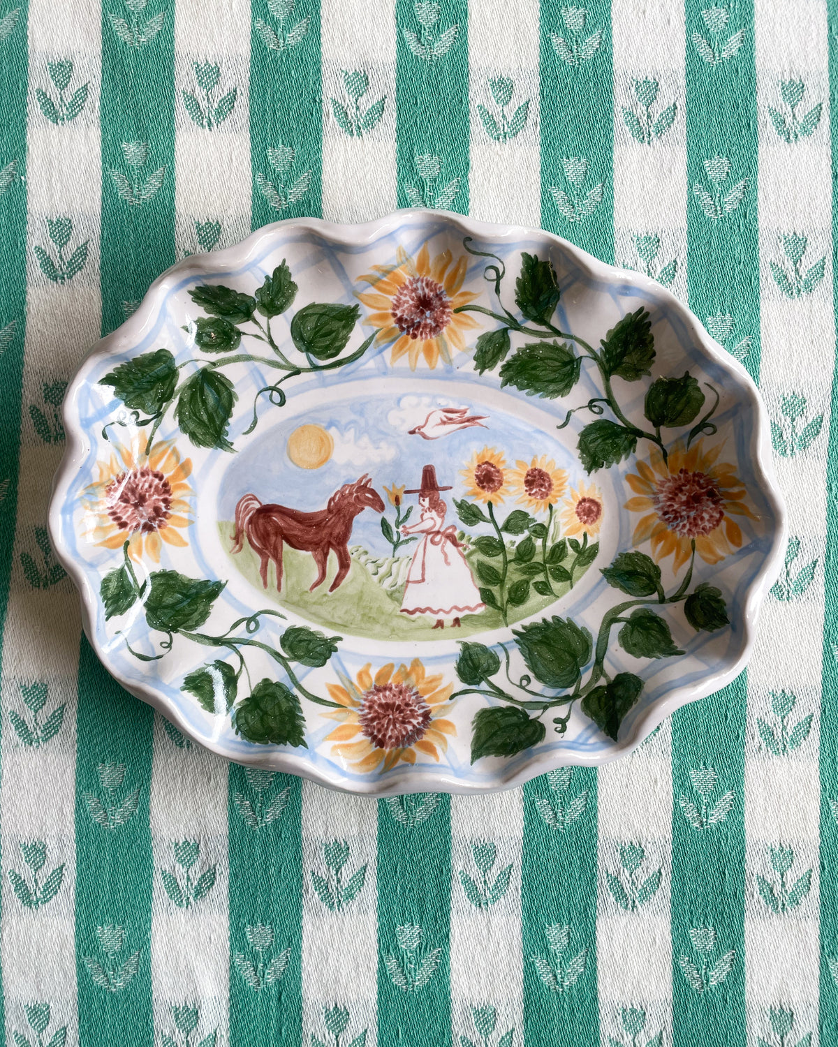 Fluted folk scene platter