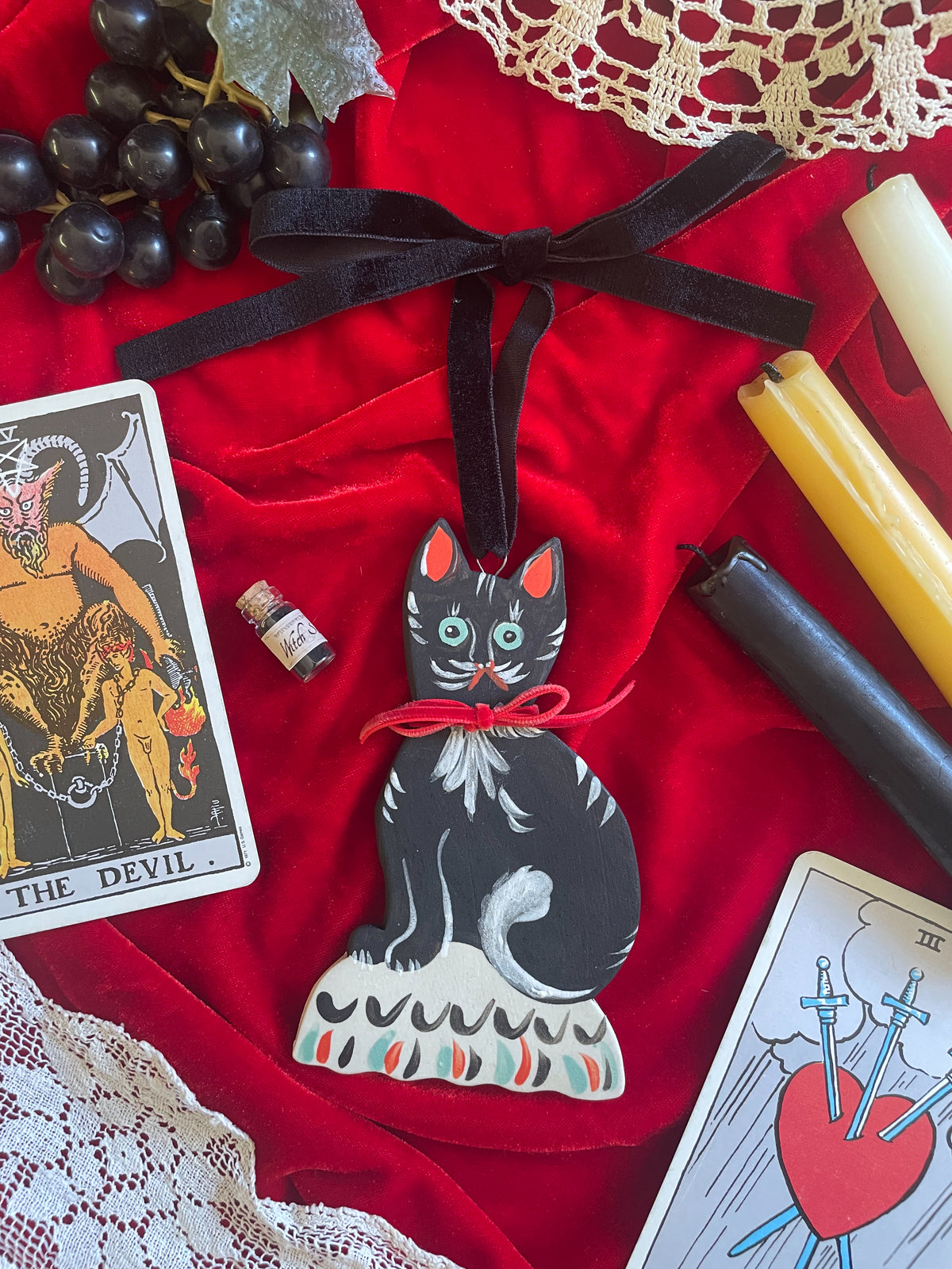 Scare cat