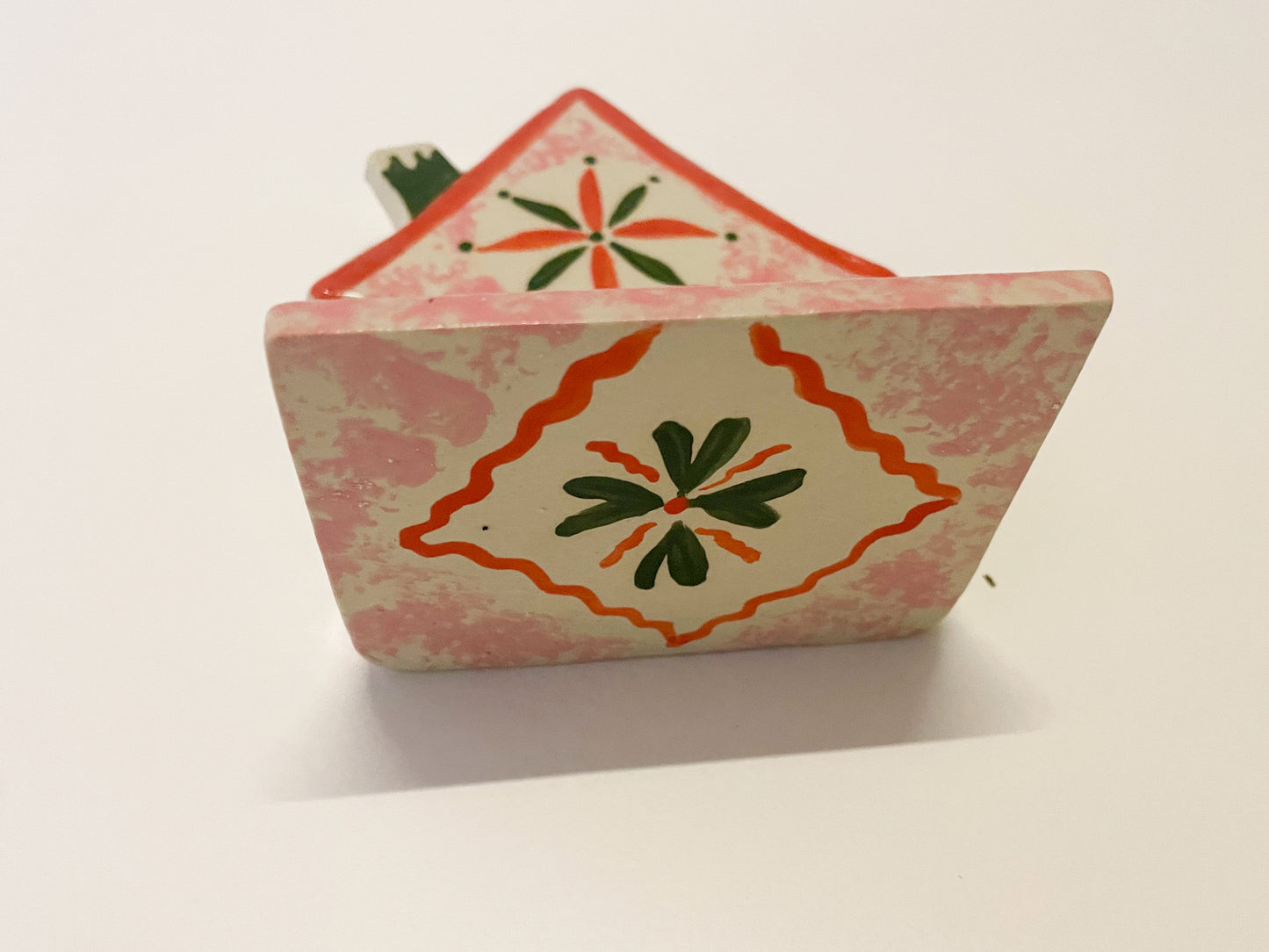 Folk cottage shelf~pink