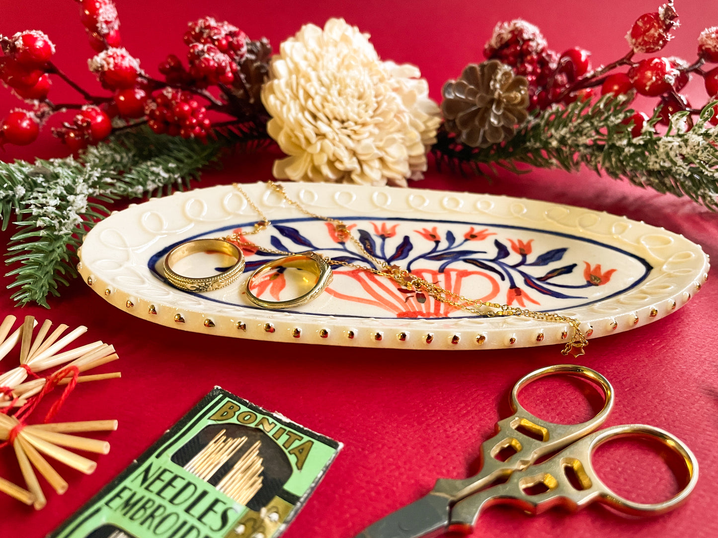 Folk trinket dish w/22kgold