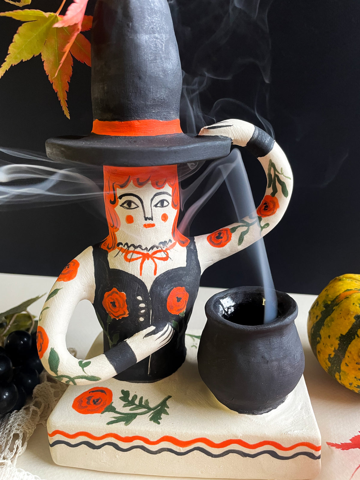 Witch vase pedestal