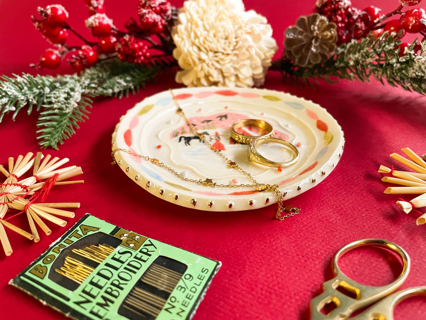 Folk trinket dish w/22kgold