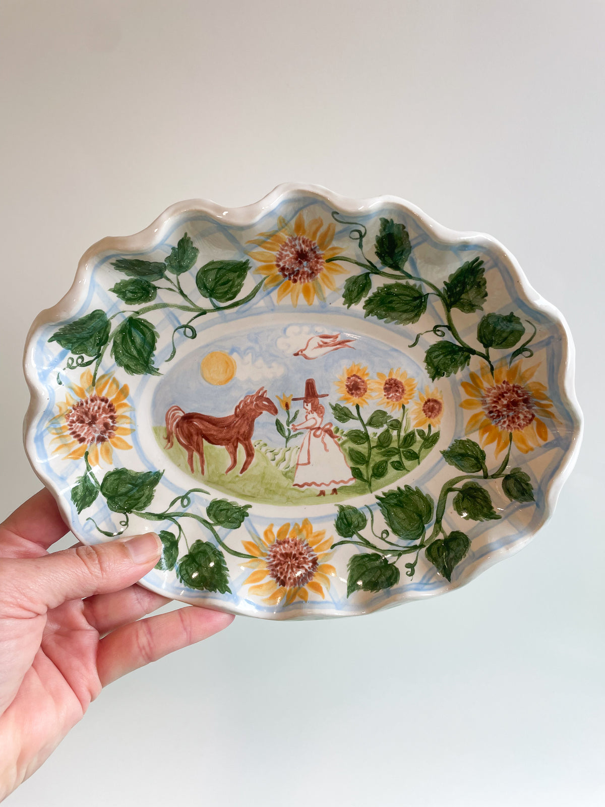 Fluted folk scene platter