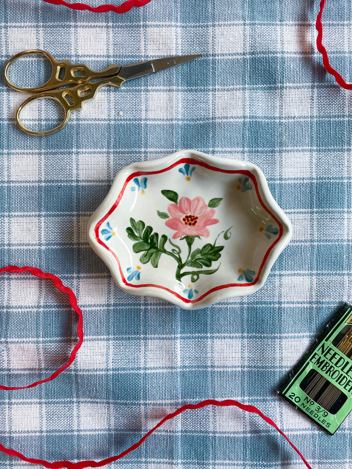 Tiny trinket dish-
