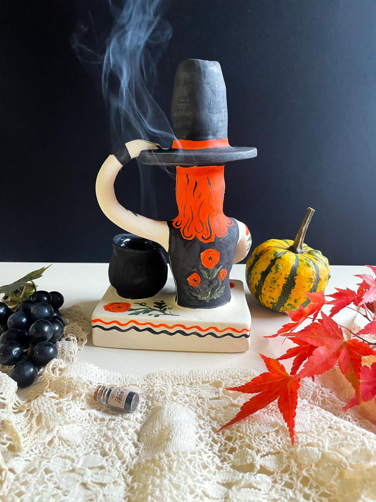 Witch vase pedestal